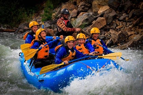 Mellem Clear Creek Blast! Klasse III-IV Rapids