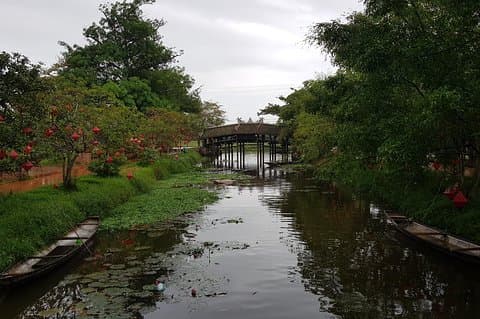 Biking to Thanh Toan village