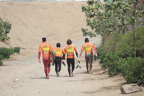 Beach tour and surfboards for rent in Lima, Peru