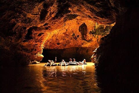 Yogyakarta River Cave Tubing Adventure at Pindul Cave Partecipa al tour