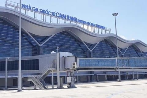 Private Car 4s / 7s in Nha Trang Airport or City tour