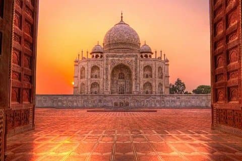 Soluppgång och solnedgång vid Taj Mahal från Jaipur