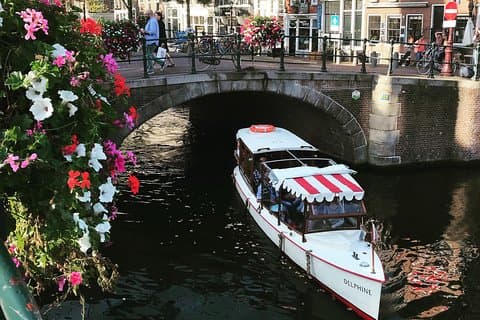 Privat kanalcruise på liten historisk båt