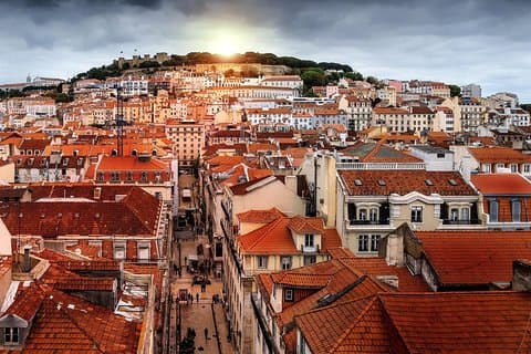 Transfer de carro privado de Braga a Lisboa com 2 horas para passear