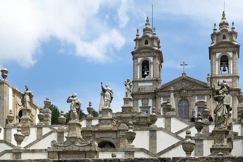 Traslado privado en automóvil desde Lisboa a Braga con 2 horas para hacer turismo