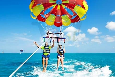 Maravillosa isla de Ile aux Cerf: lancha rápida, parasailing, almuerzo y cascada GRSE