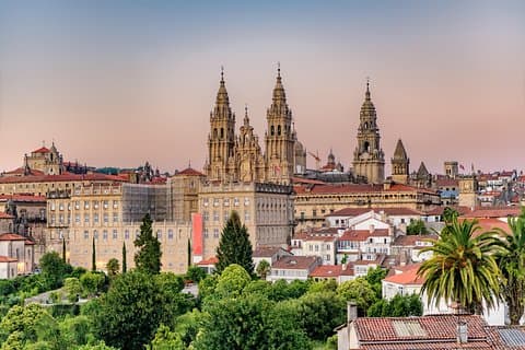 Trasferimento privato da Lisbona a Santiago de Compostela, giro turistico di 2 ore
