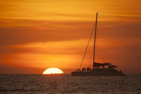 Crociera al tramonto in catamarano da Tamarindo o Playas del Coco