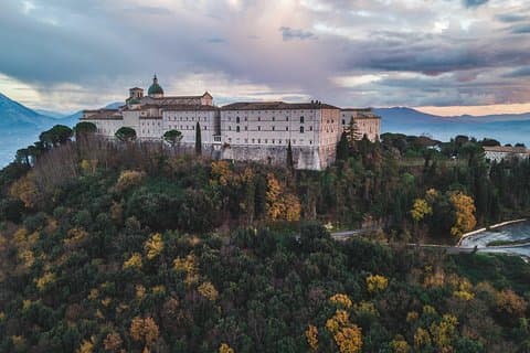 Visit of the Masseria Albaneta of Montecassino, Rocca Janula and Carro Polacco.