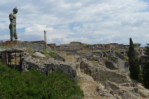 Pompeii och Herculaneum Hopp-the-Line Full Day Tour med en privat och lokal guide