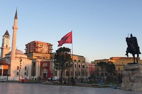 Überprüfen Sie IN Tirana