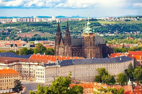 Große Tour durch Prag „zwischen Geschichte, Legenden und Kuriositäten“ (KEIN ENGLISCH)