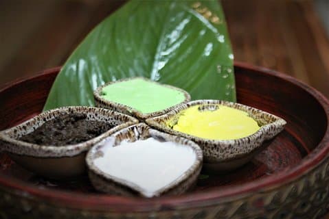 Facial massage & spa treatment course.