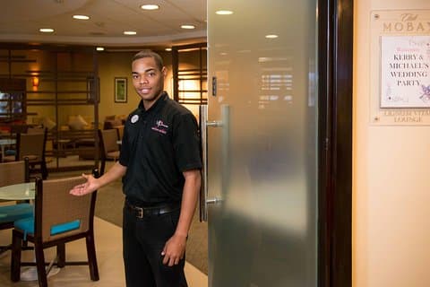 Pacchetto di trasporto aeroportuale privato di First Class Lounge, Fast Track e andata e ritorno