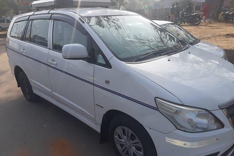 Privé transfer van Jodhpur naar Delhi met a / c auto