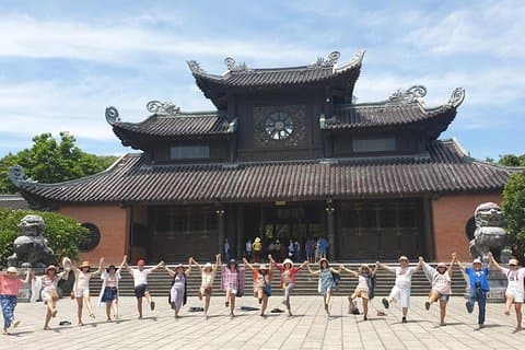 Ninh Binh Tagestour: Bai Dinh Trang Eine Bootsfahrt