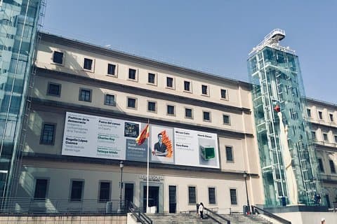 Visita al Palacio Real de la Ciudad del Prado en un día entrada + recogida