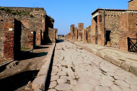 Live Like an Ancient Roman:Pompeii & Herculaneum Ruins Skip the Line Guided Tour