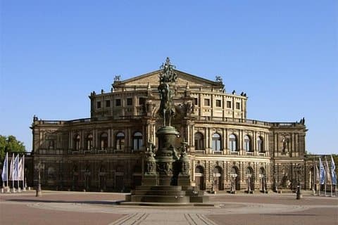 Bytur (herunder besøg på Frauenkirche) og Semper Opera Tour