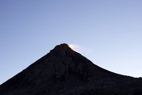 Tour privado de escalada en Pico - con ida y vuelta desde Faial