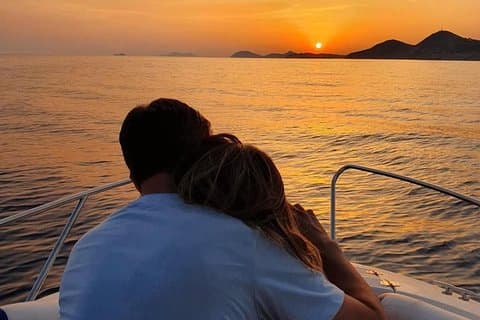 Crucero romántico al atardecer por Dubrovnik y visita a la cueva con un local