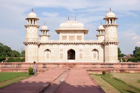Same Day Taj Mahal, Agra Fort & Baby Taj Tour mit dem Auto ab Delhi
