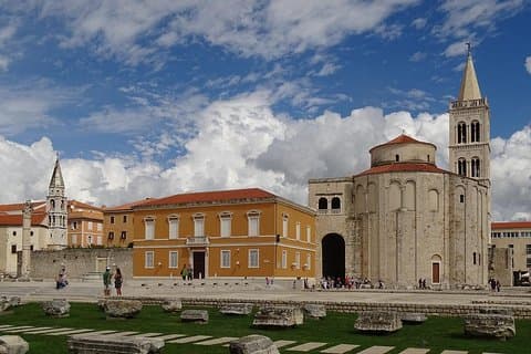 Privater Transfer von Zagreb nach Zadar mit 2 Stunden Sightseeing