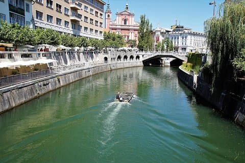 Privater Transfer von Zagreb nach Ljubljana mit Besichtigung