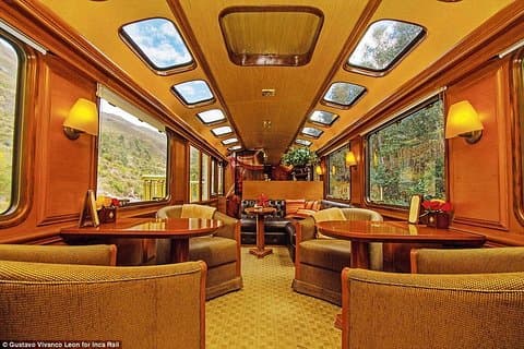 First Class Zug nach Machu Picchu + Bus zum Eingang
