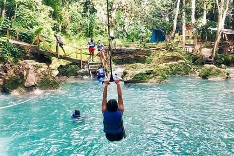 Irie Blue Hole Adventure e Bamboo Blu Beach Club Experiência de Falmouth