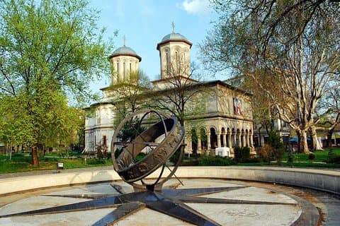 Tour privado a pie por Bucarest con un local