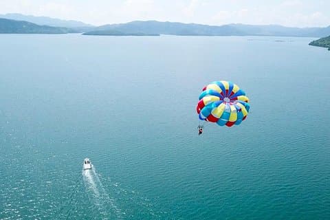 Aventure de parachute ascensionnel à Coron