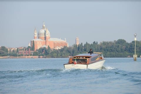 Shared Departure Transfer: Venice Hotels to Venice Train or Bus Station
