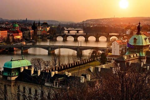 Private Transfer from Salzburg to Prague with 2h of Sightseeing