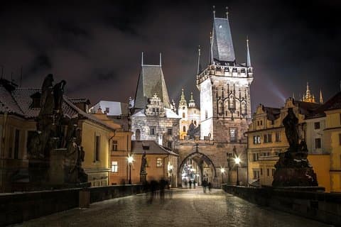Privater Transfer von München nach Prag mit 2 Stunden Sightseeing mit lokalem Fahrer