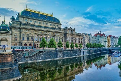 Private Transfer, Berlin to Prague with 2h of Sightseeing
