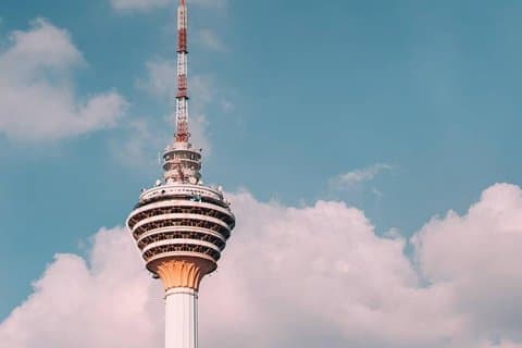 La visite d'une demi-journée de la ville comprend l'entrée de la terrasse d'observation de la tour KL