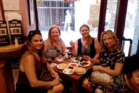 Madrid Tapas & Bebidas: Una aventura culinaria para grupos pequeños