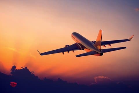 Arrivée et transfert privés de l'aéroport à l'hôtel Delhi en voiture