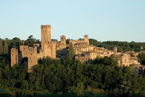 Violin museum, Stradivari + medieval villages, tour from Milan