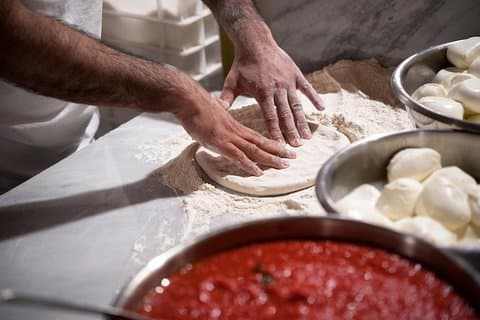 Private Pizza & Tiramisu Class at a Cesarina's home with tasting in Pompei