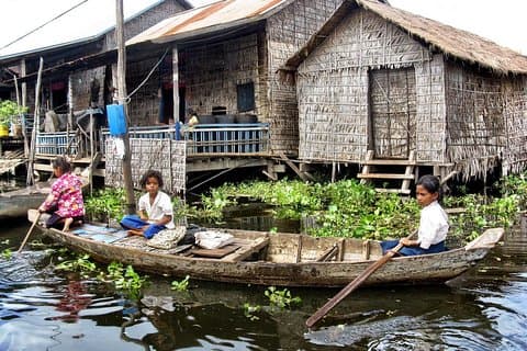 Passeio ao pôr do sol em Kampong Phluk, vila natal de palafitas em Tonle Sap