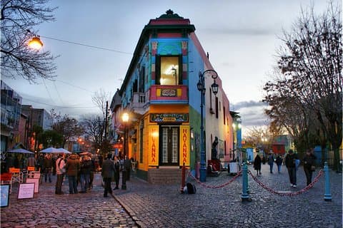 Passeio por Buenos Aires com guia e almoço incluso