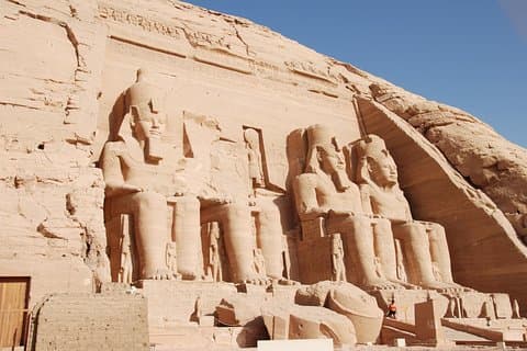 Escursione di 1 giorno ad Abu Simbel da Assuan (Sharing Bus & Guida egittologa)