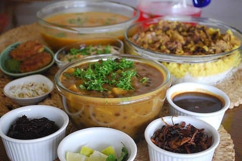 Assaggia il cibo locale di Mumbai preparato da un locale nella sua casa