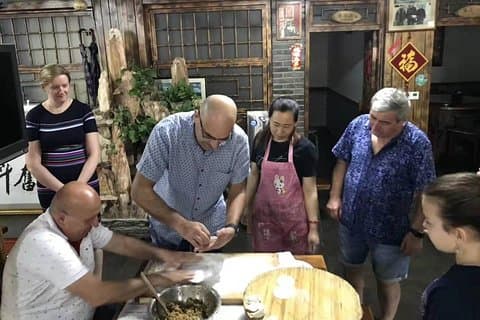 Beijing hutong riksja tour met zelfgemaakte knoedels in familie en Lama tempel