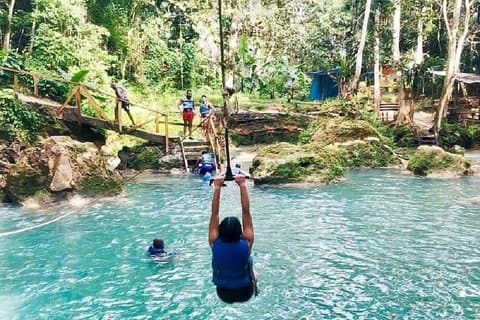 Irie Blue Hole Adventure & Bamboo Blu Beach Club-Erlebnis aus Montego Bay