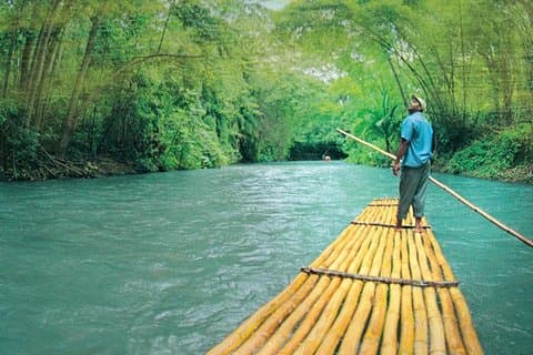 Eintrittsgebühren für Martha Brae Rafting und Luminous Lagoon Tour inbegriffen