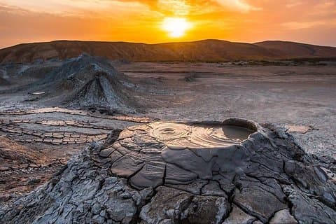Gobustan e Vulcão de Lama