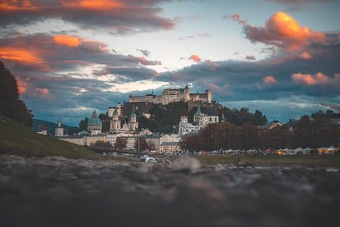 Private Scenic Transfer from Prague to Salzburg with 4h of Sightseeing